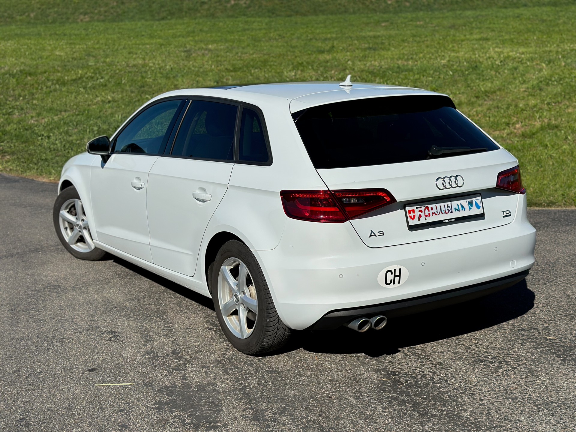 AUDI 2.0 TDI 184 Ambition quattro S-Tronic-image-2