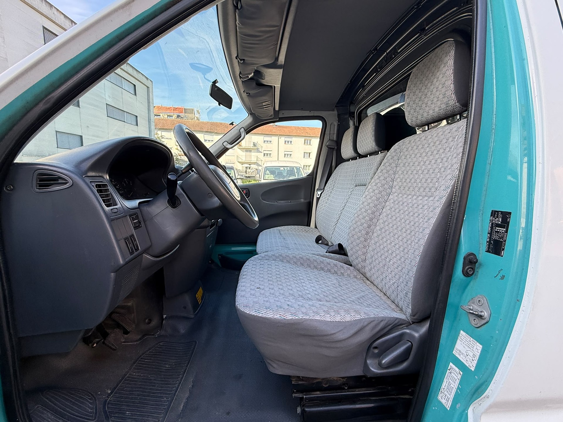 TOYOTA Hiace D-4D A/T Van-image-7