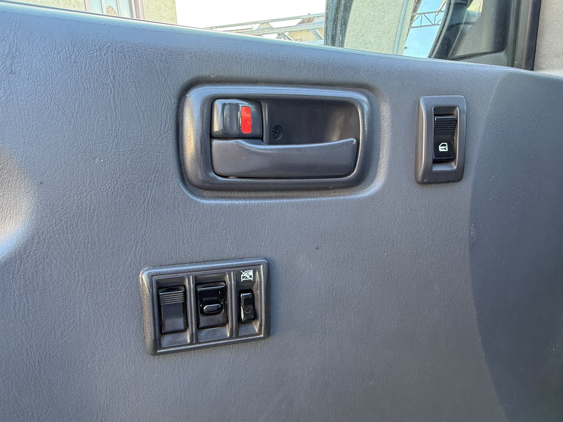TOYOTA Hiace D-4D A/T Van-image-10