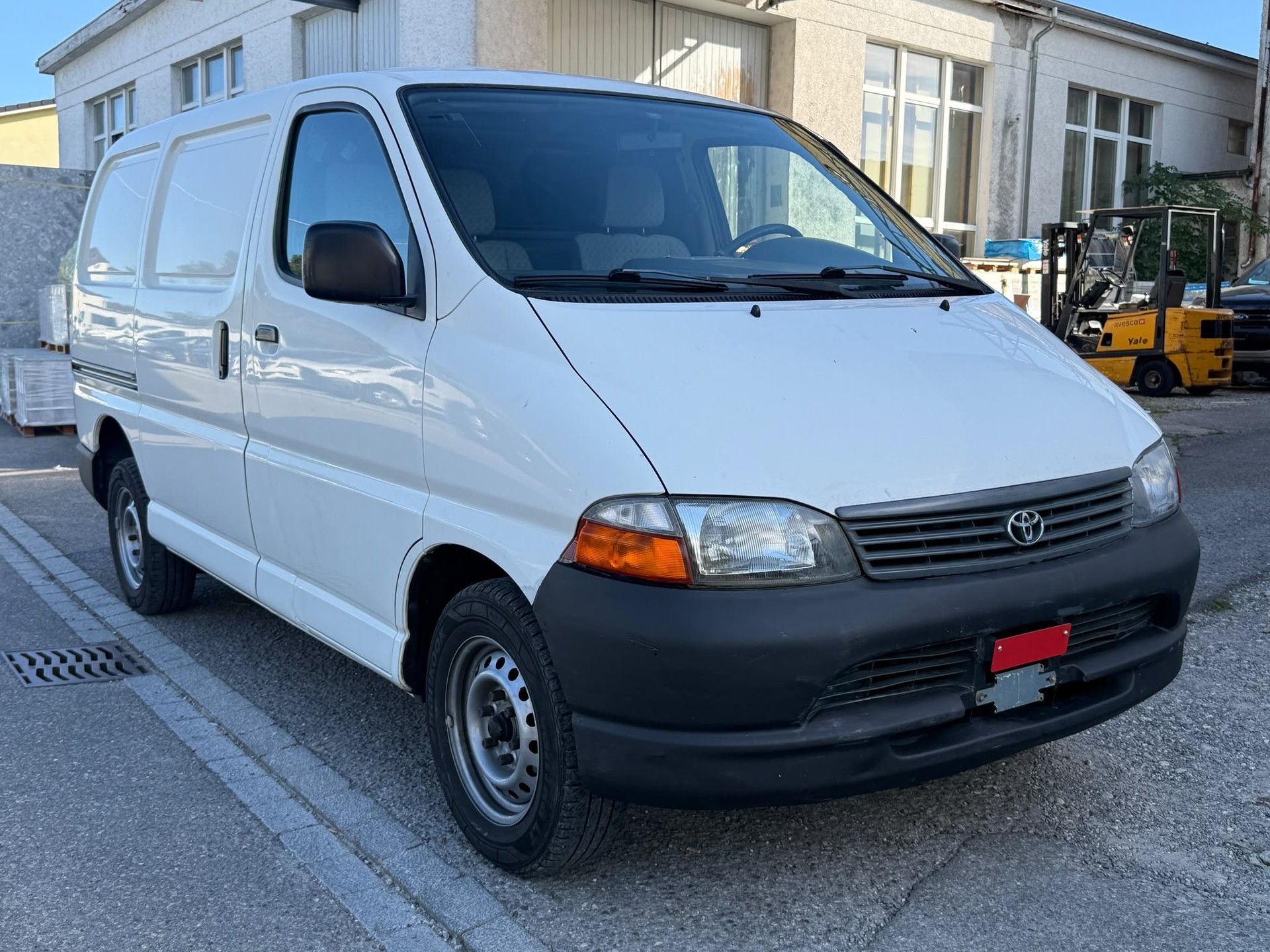 TOYOTA Hiace D-4D A/T Van-image-0