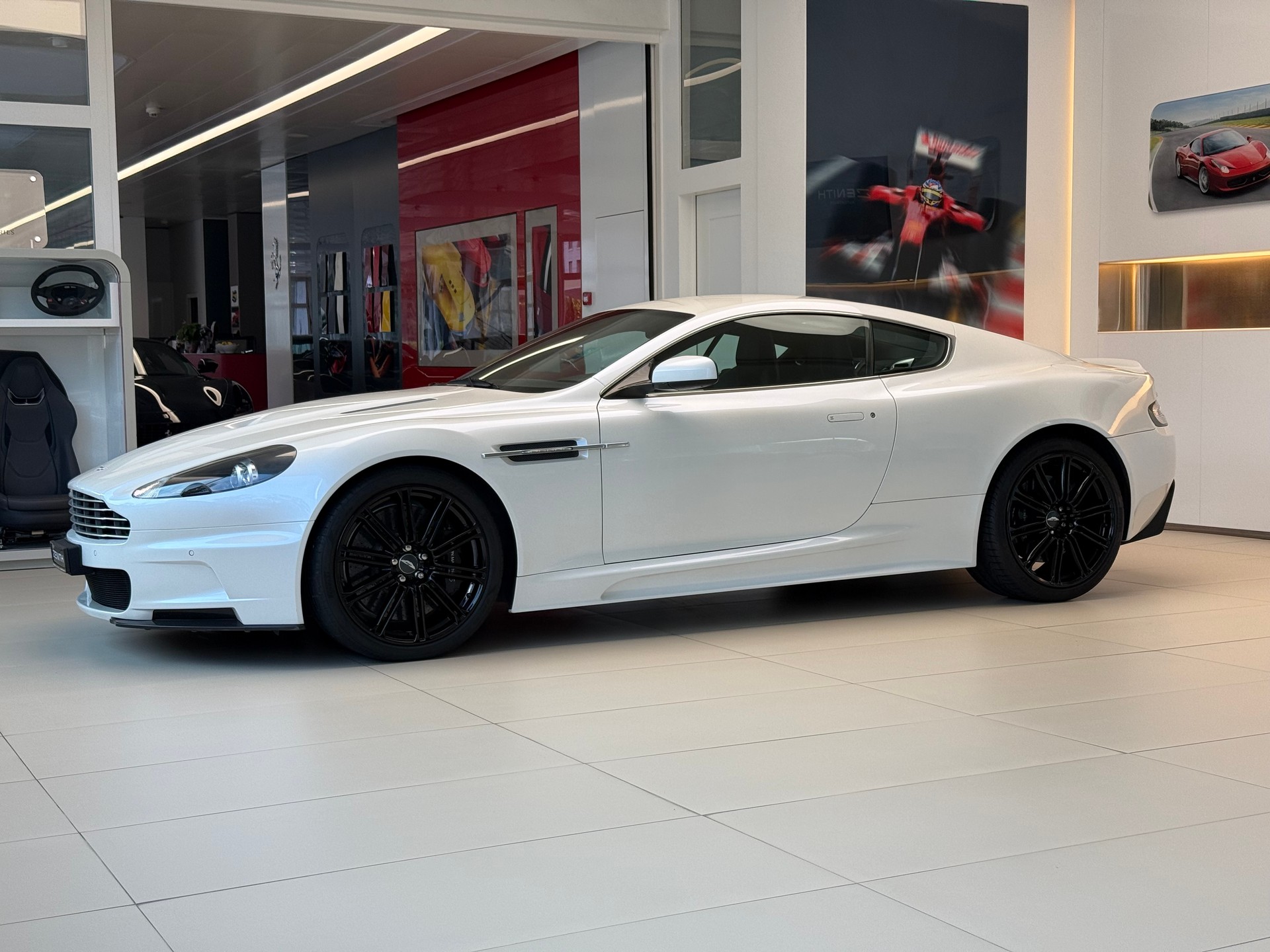 ASTON MARTIN DBS Coupé-image-7