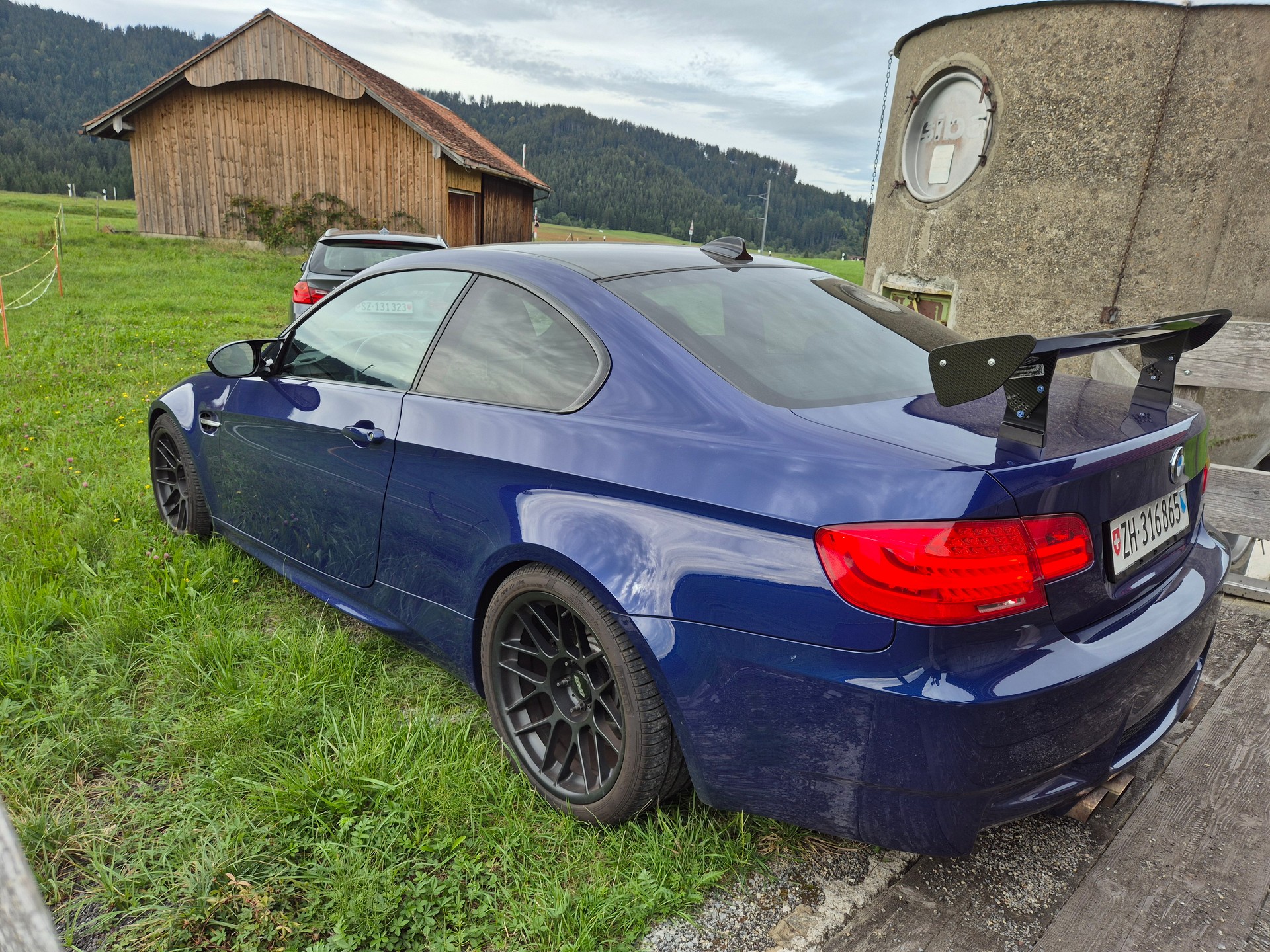BMW M3-image-2