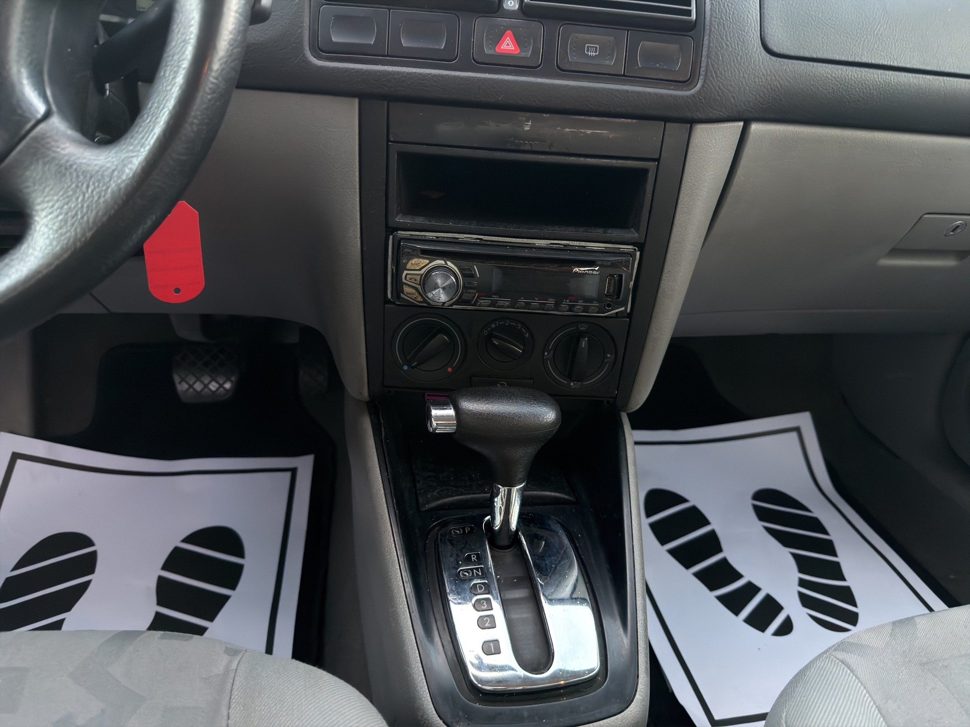 VW GOLF-image-12