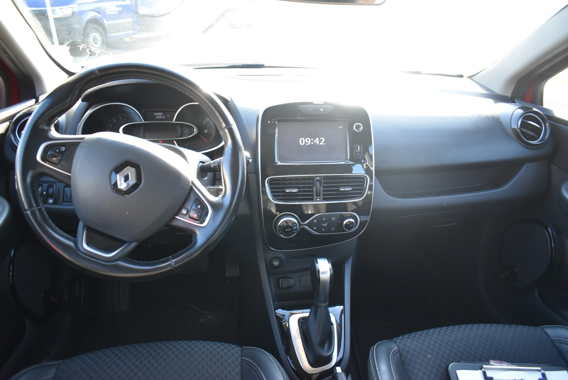 RENAULT Clio 1.2 16V T Intens EDC-image-5