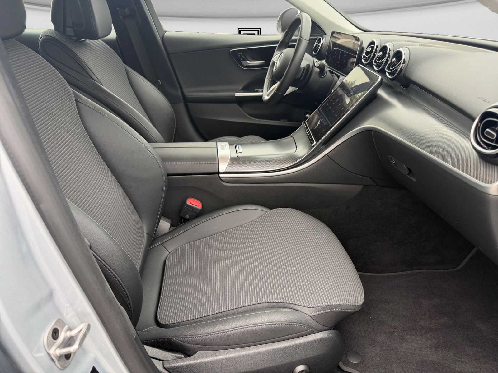 MERCEDES-BENZ C 220 d T 4 Matic Avantgarde-image-16