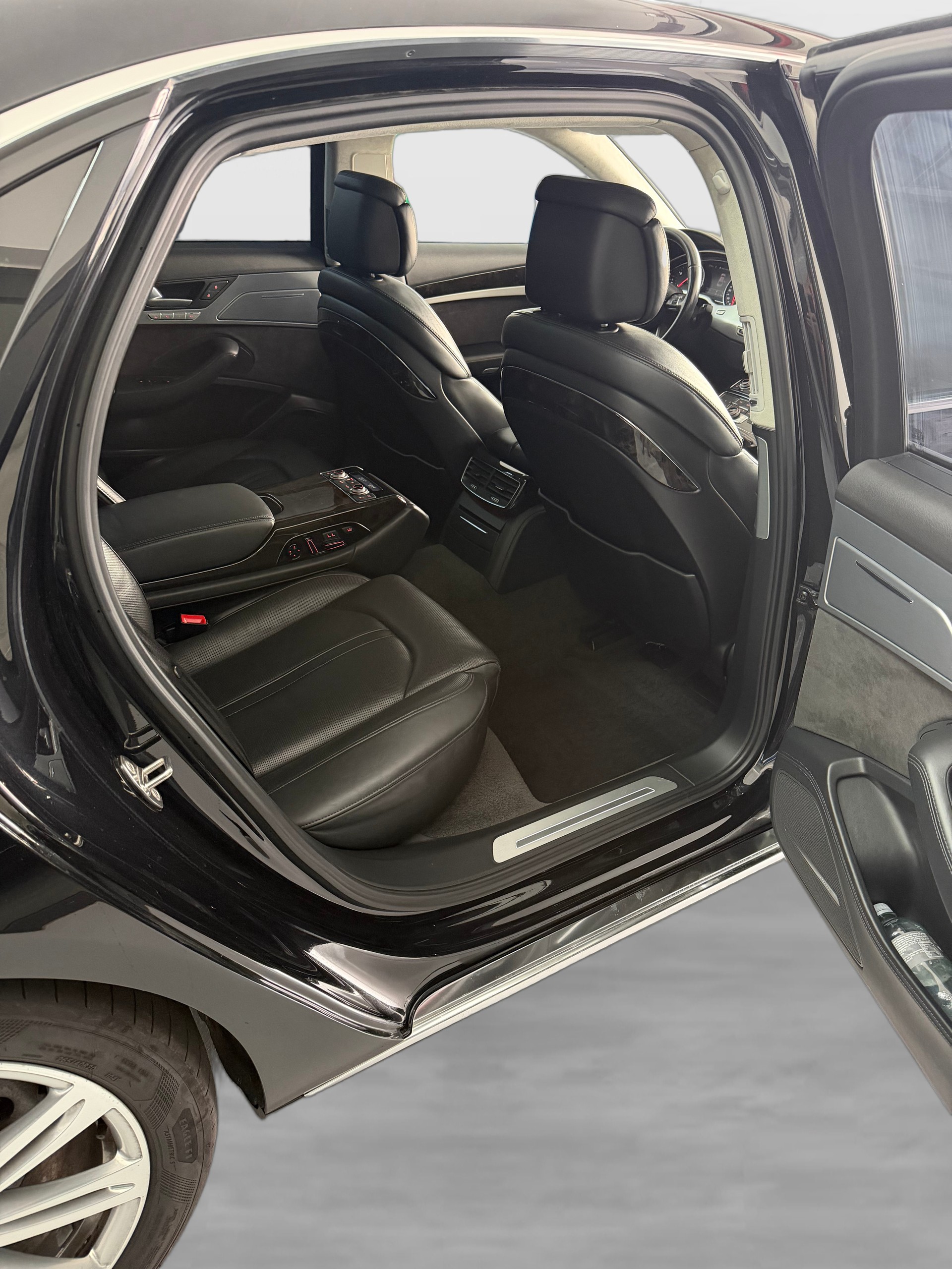 AUDI A8 L 4.2 TDI quattro tiptronic-image-14