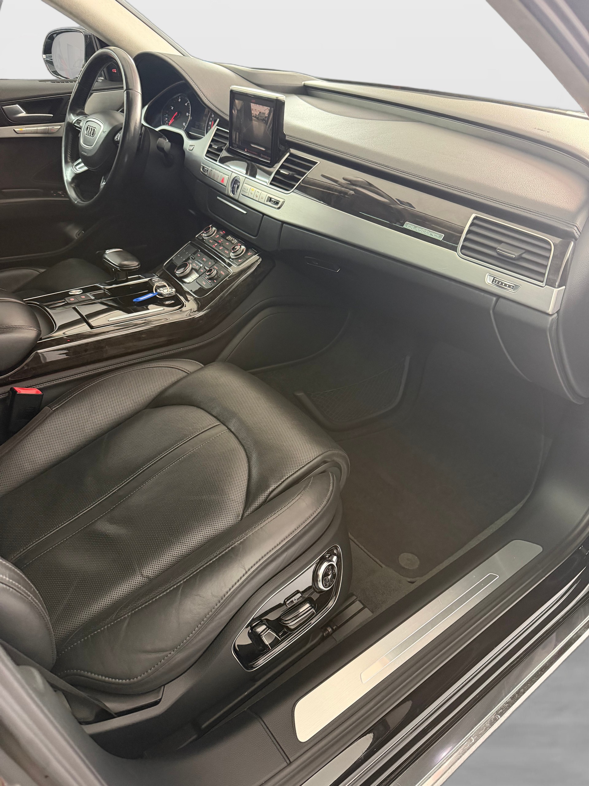 AUDI A8 L 4.2 TDI quattro tiptronic-image-13