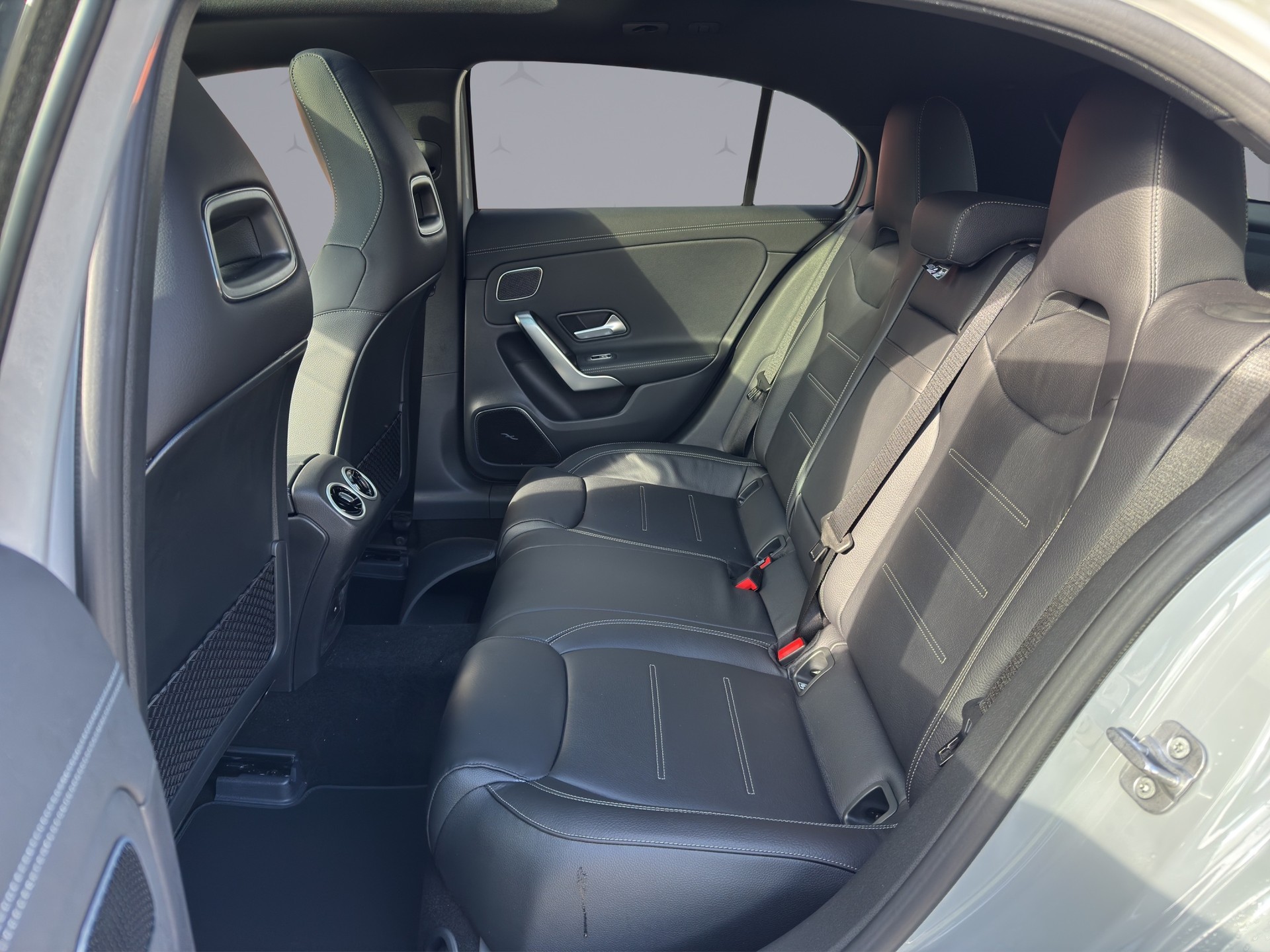 MERCEDES-BENZ A-Klasse W177 A 35 AMG 4matic-image-12