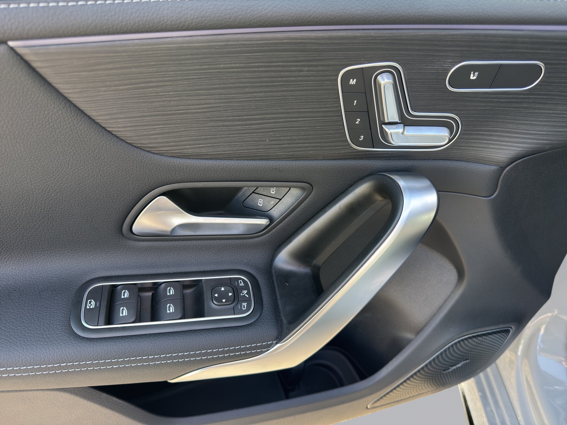 MERCEDES-BENZ A-Klasse W177 A 35 AMG 4matic-image-10