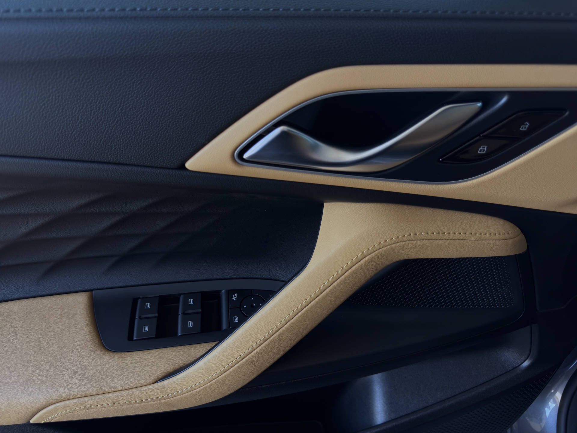 MG HS 1.5 Hybrid Luxury-image-8