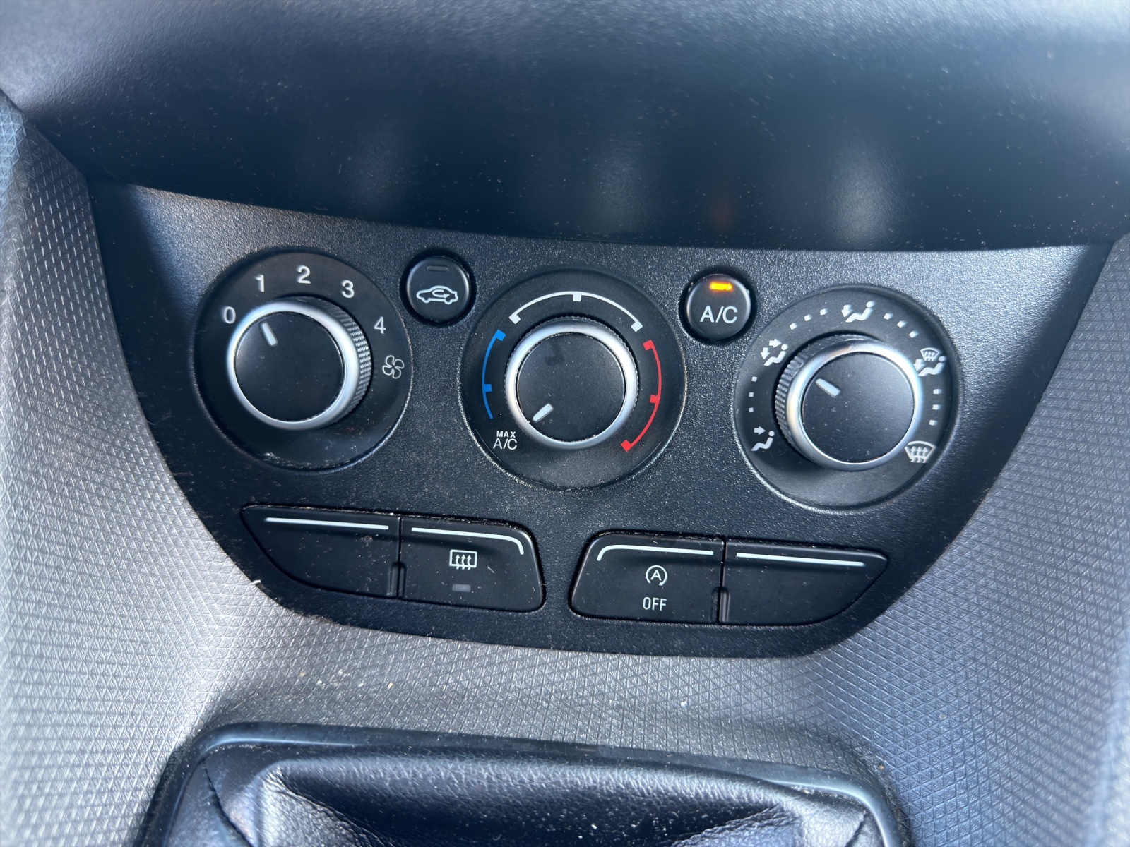 FORD Transit Connect Van T210 1.0 EcoBoost Ambiente-image-14