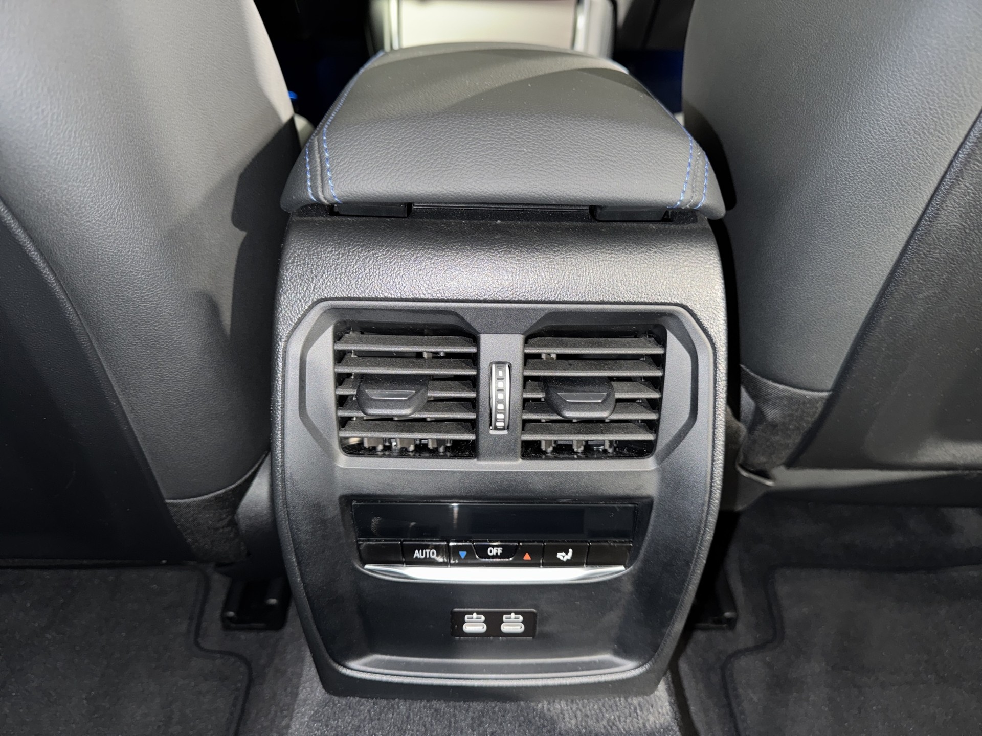BMW 320d xDrive Touring M Sport-image-10