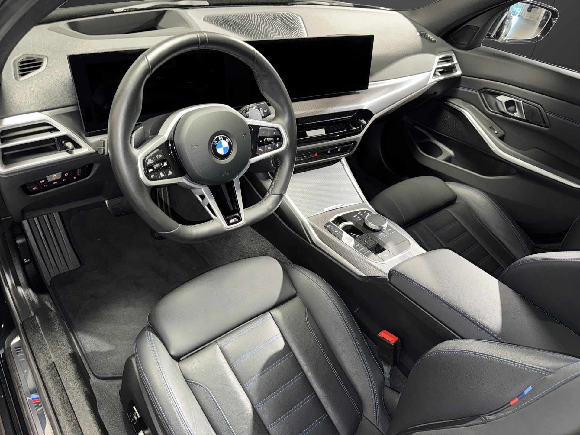 BMW 320d xDrive Touring M Sport-image-7