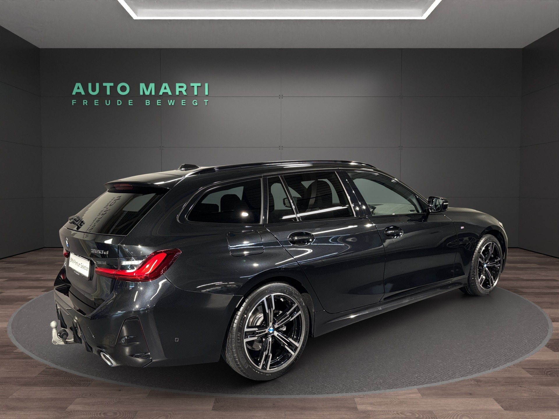 BMW 320d xDrive Touring M Sport-image-3