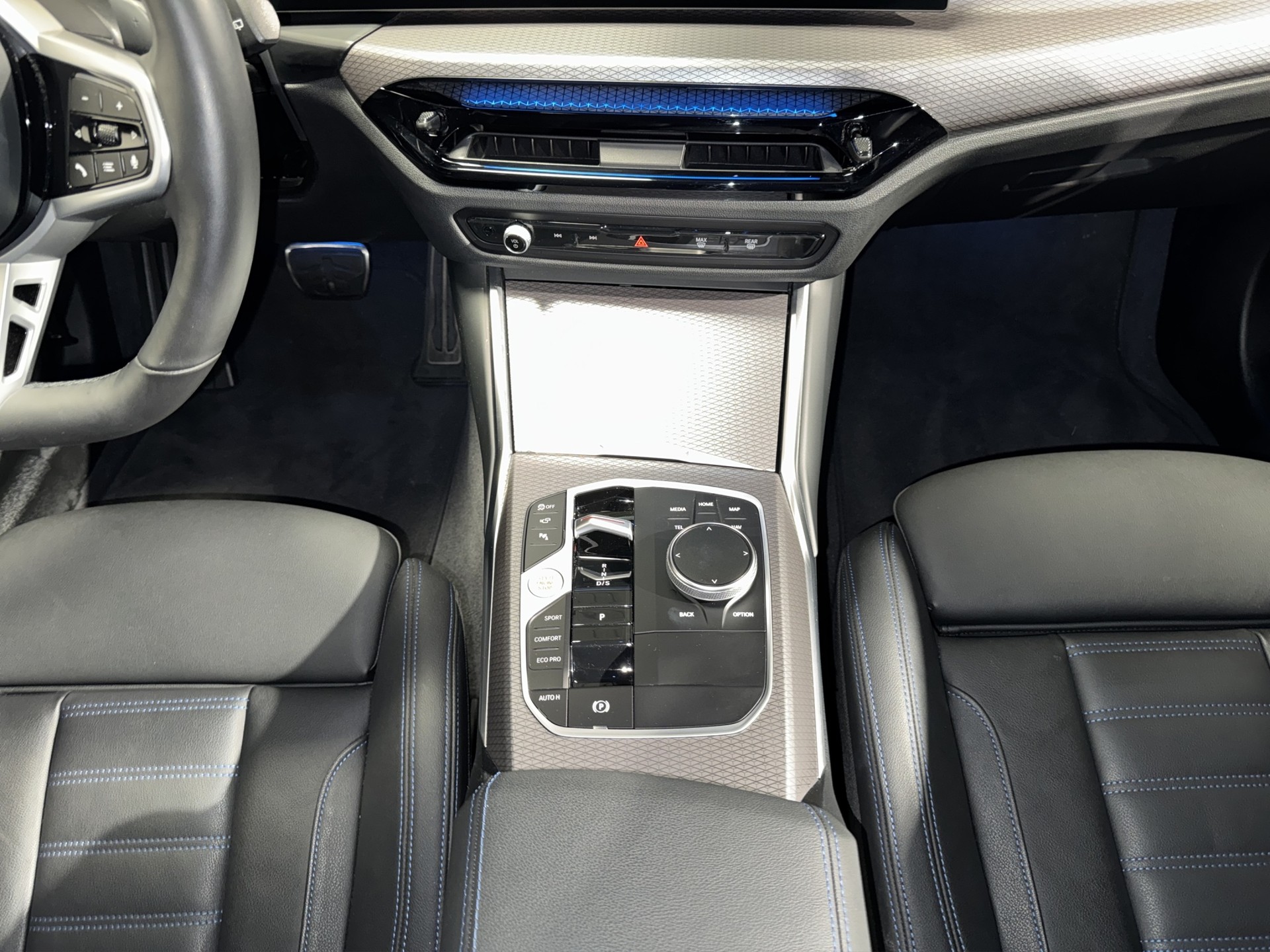 BMW 320d xDrive Touring M Sport-image-18