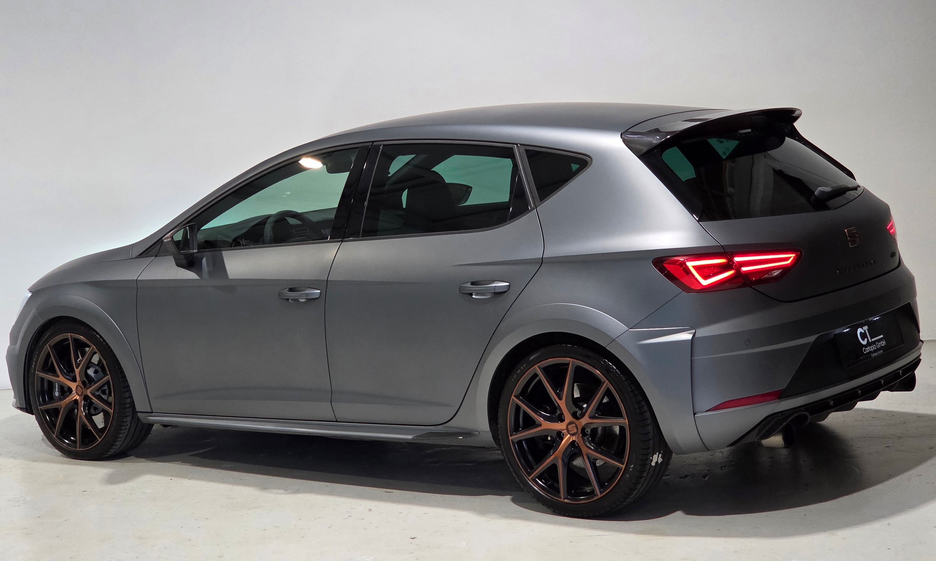 SEAT Leon 2.0 TSI Cupra R DSG Limited Edition 238 of 799-image-2