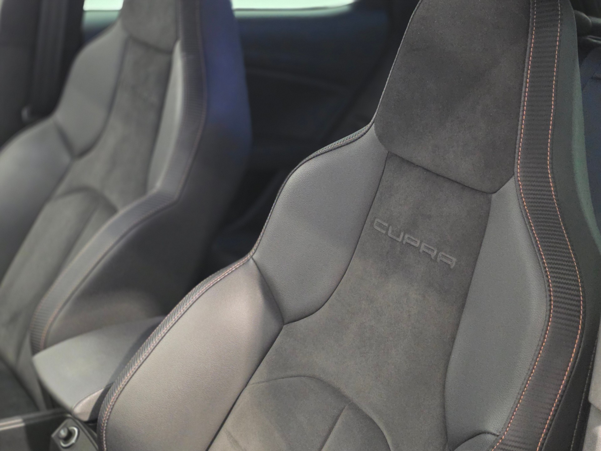 SEAT Leon 2.0 TSI Cupra R DSG Limited Edition 238 of 799-image-17