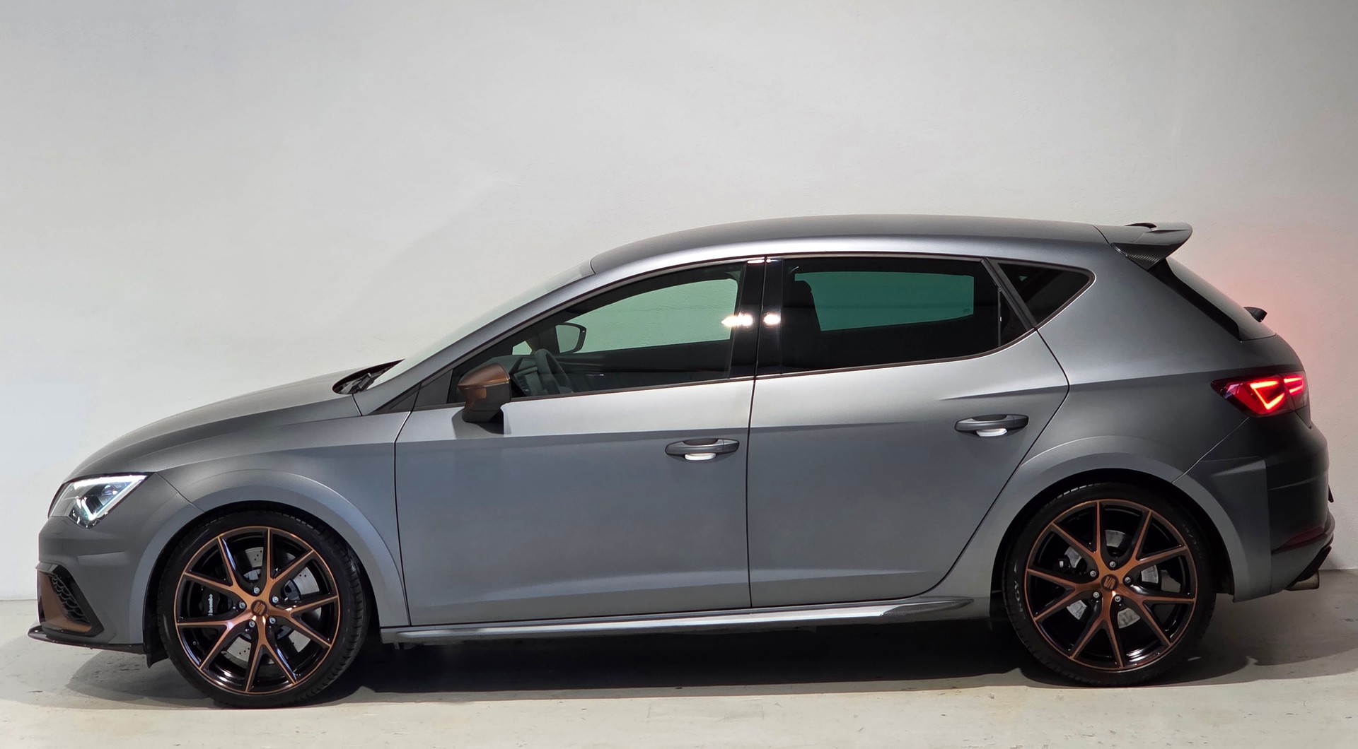 SEAT Leon 2.0 TSI Cupra R DSG Limited Edition 238 of 799-image-1