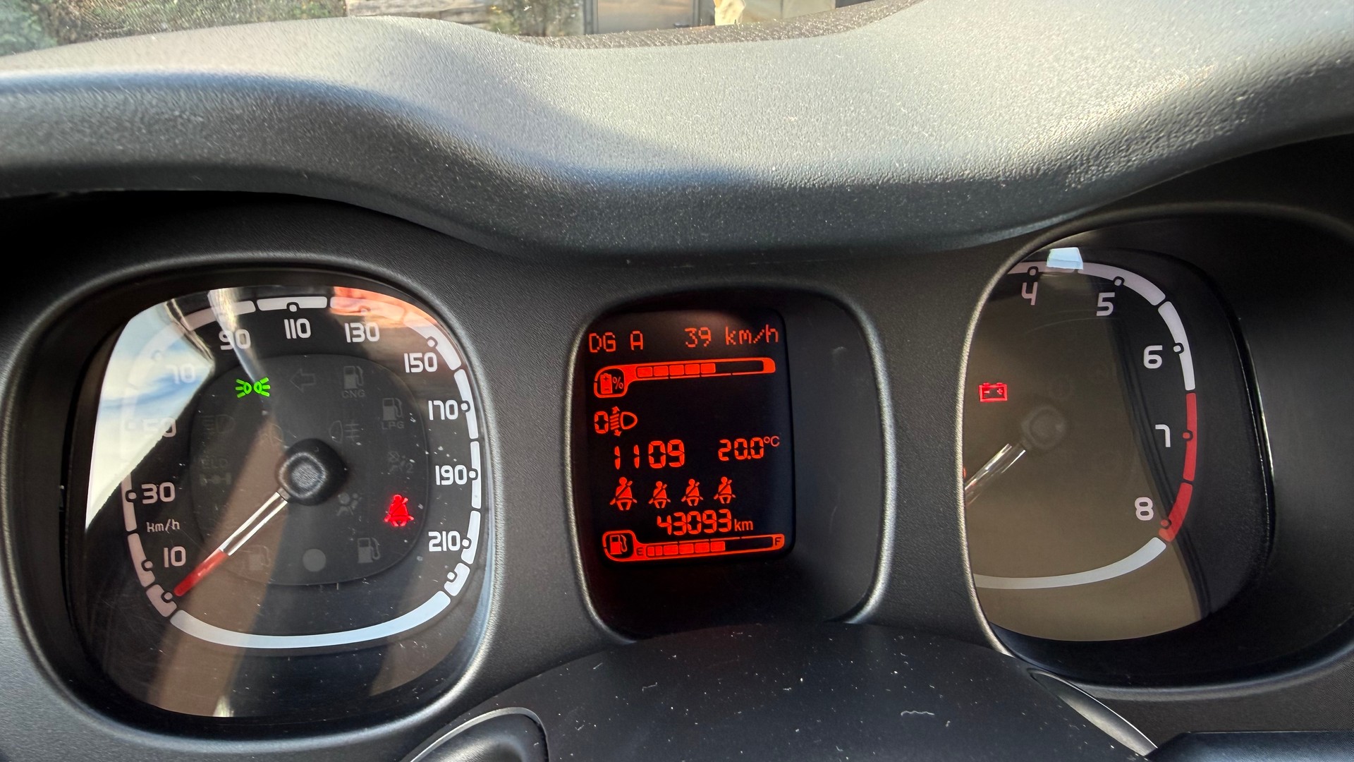 FIAT Panda 1.0 MHEV Cross-image-9