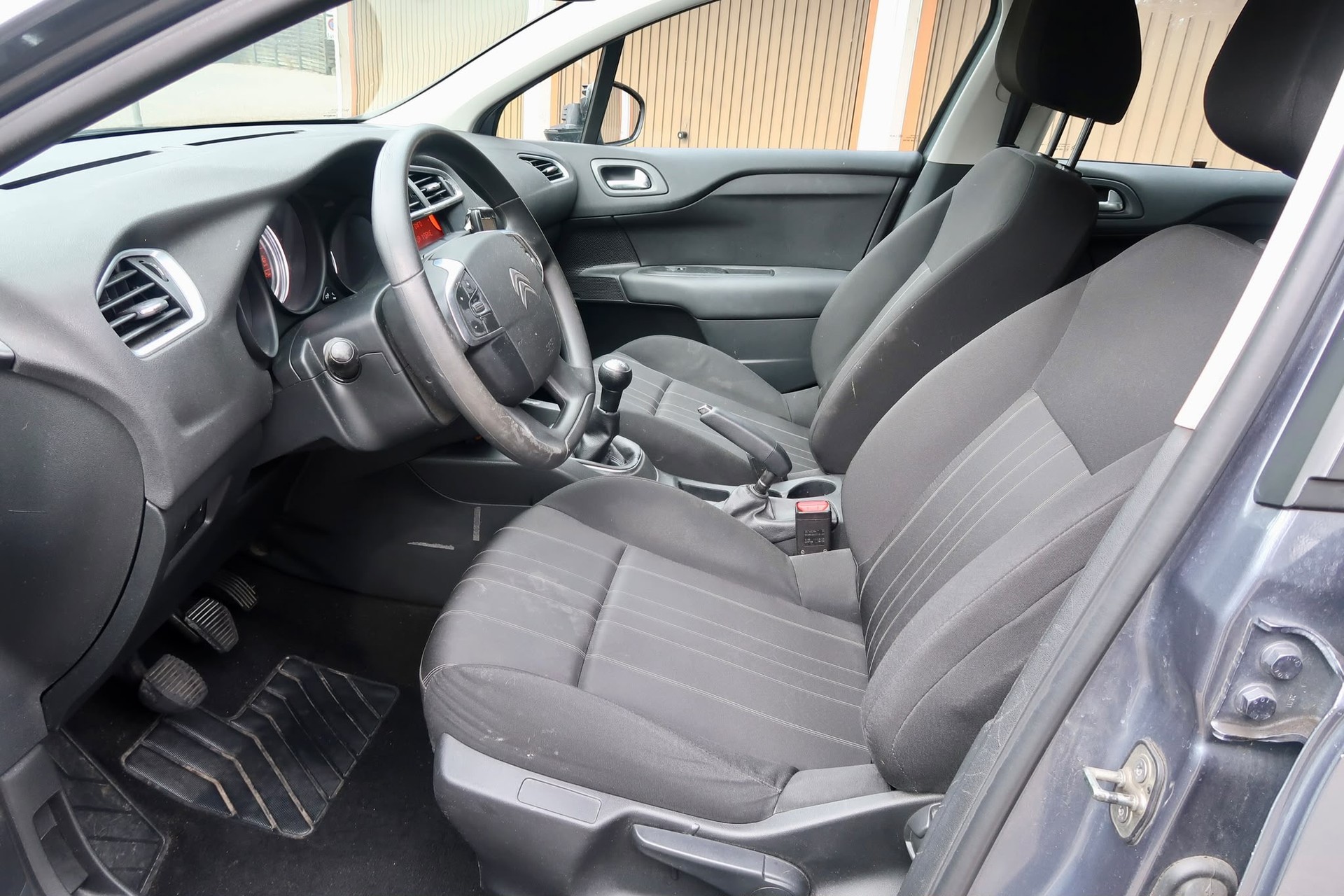 CITROEN C4 Berline 1.4 VTi Attraction-image-5