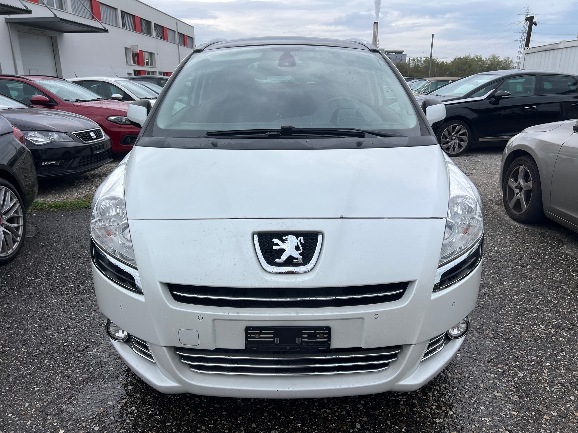 PEUGEOT 5008 1.6 16V T Allure-image-1
