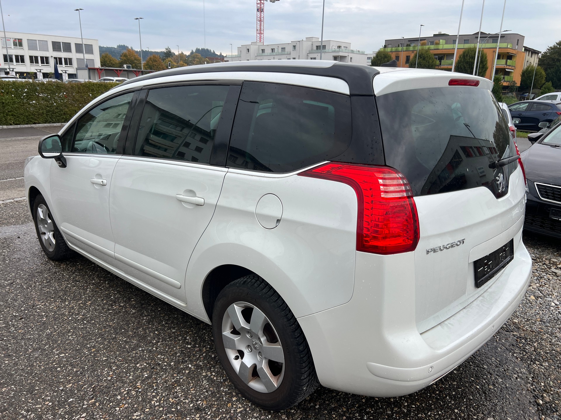 PEUGEOT 5008 1.6 16V T Allure-image-3