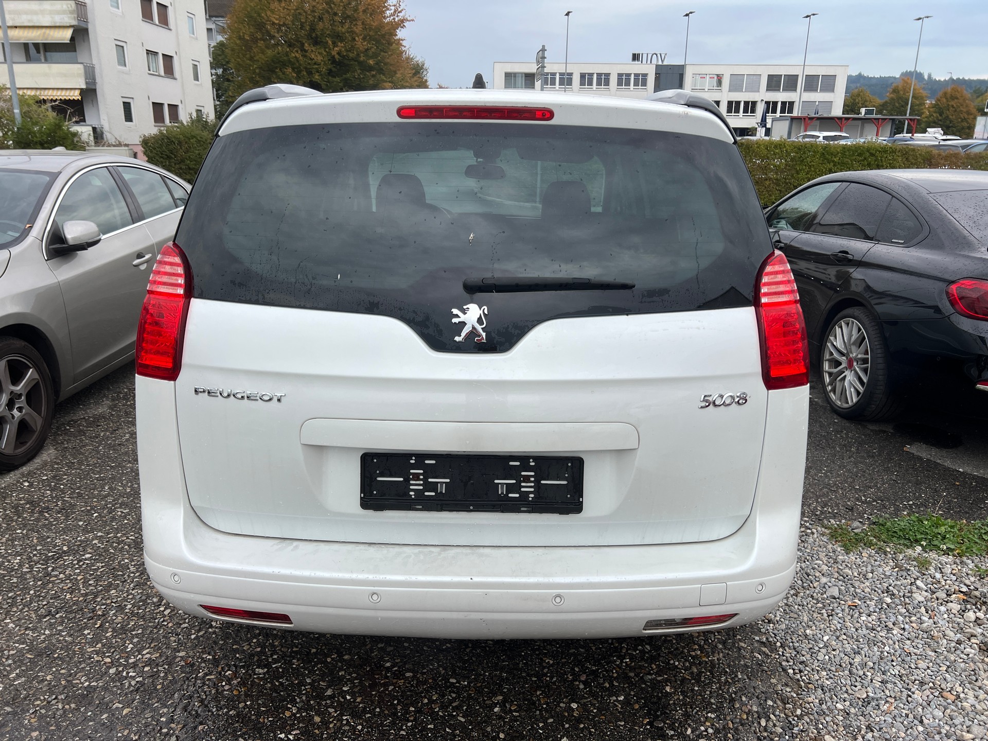 PEUGEOT 5008 1.6 16V T Allure-image-4