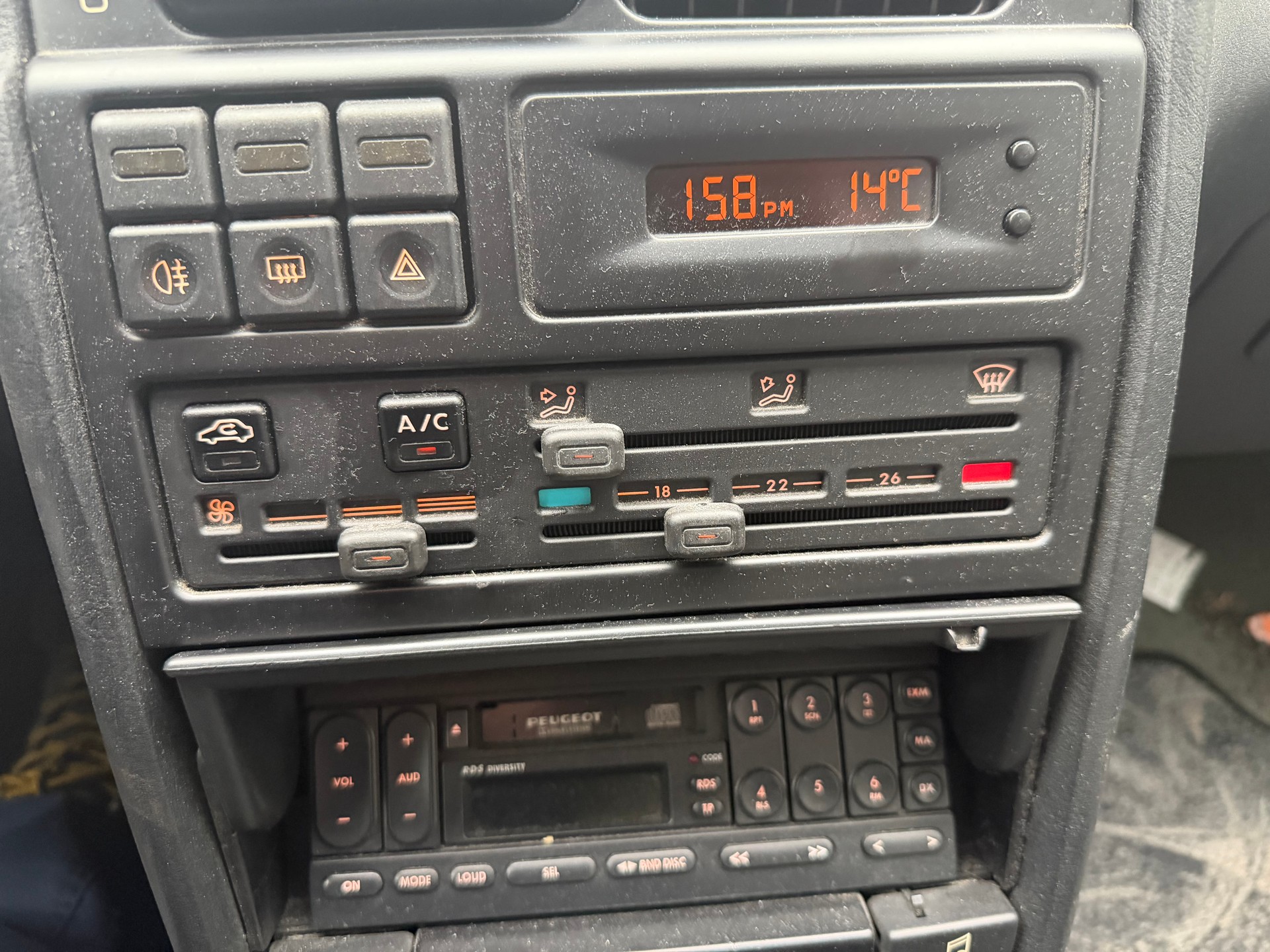 PEUGEOT 405 Break 2.0 Signature-image-9