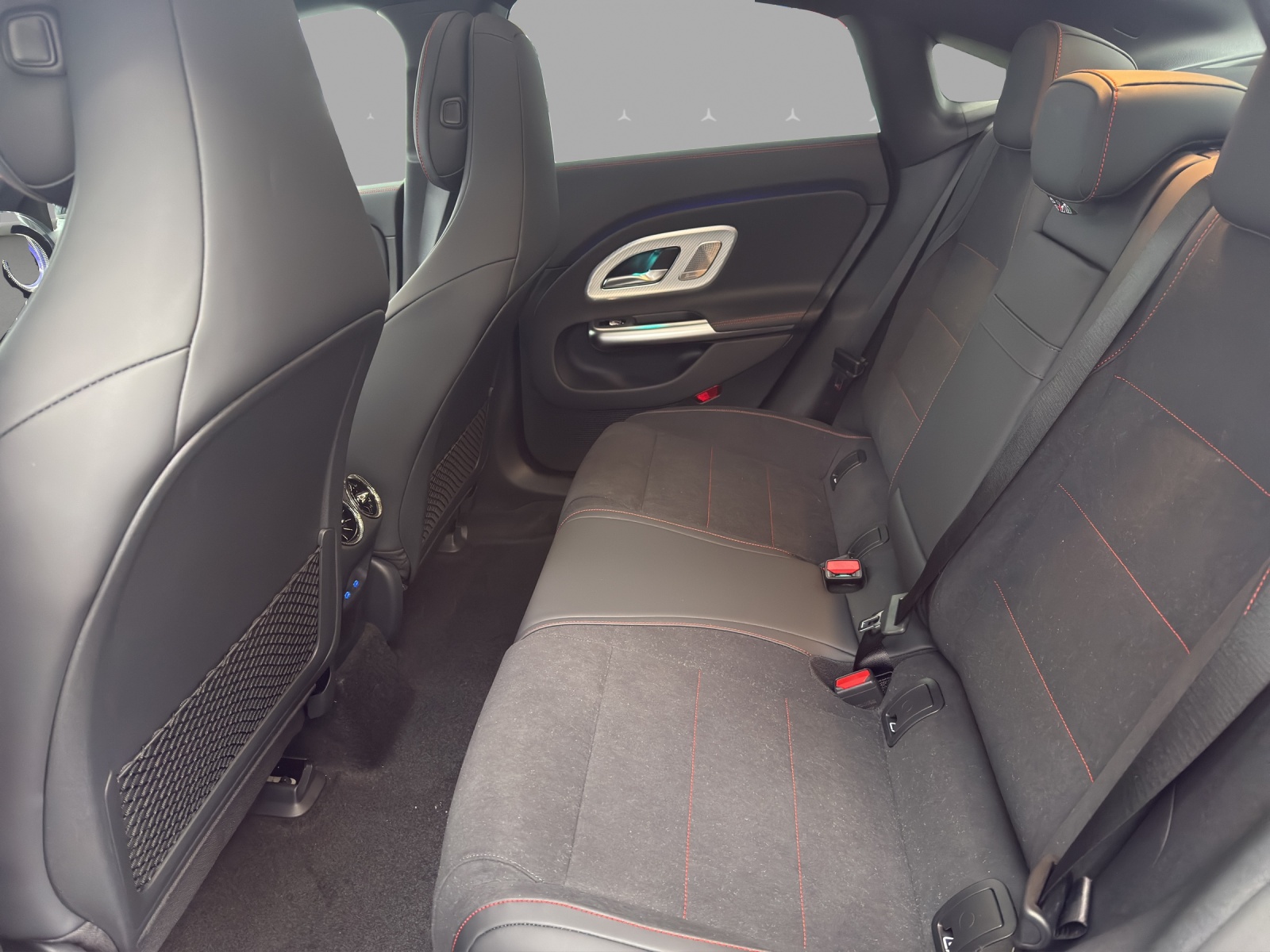 MERCEDES-BENZ CLA 350 4 Matic 85 kWh EQ-image-13