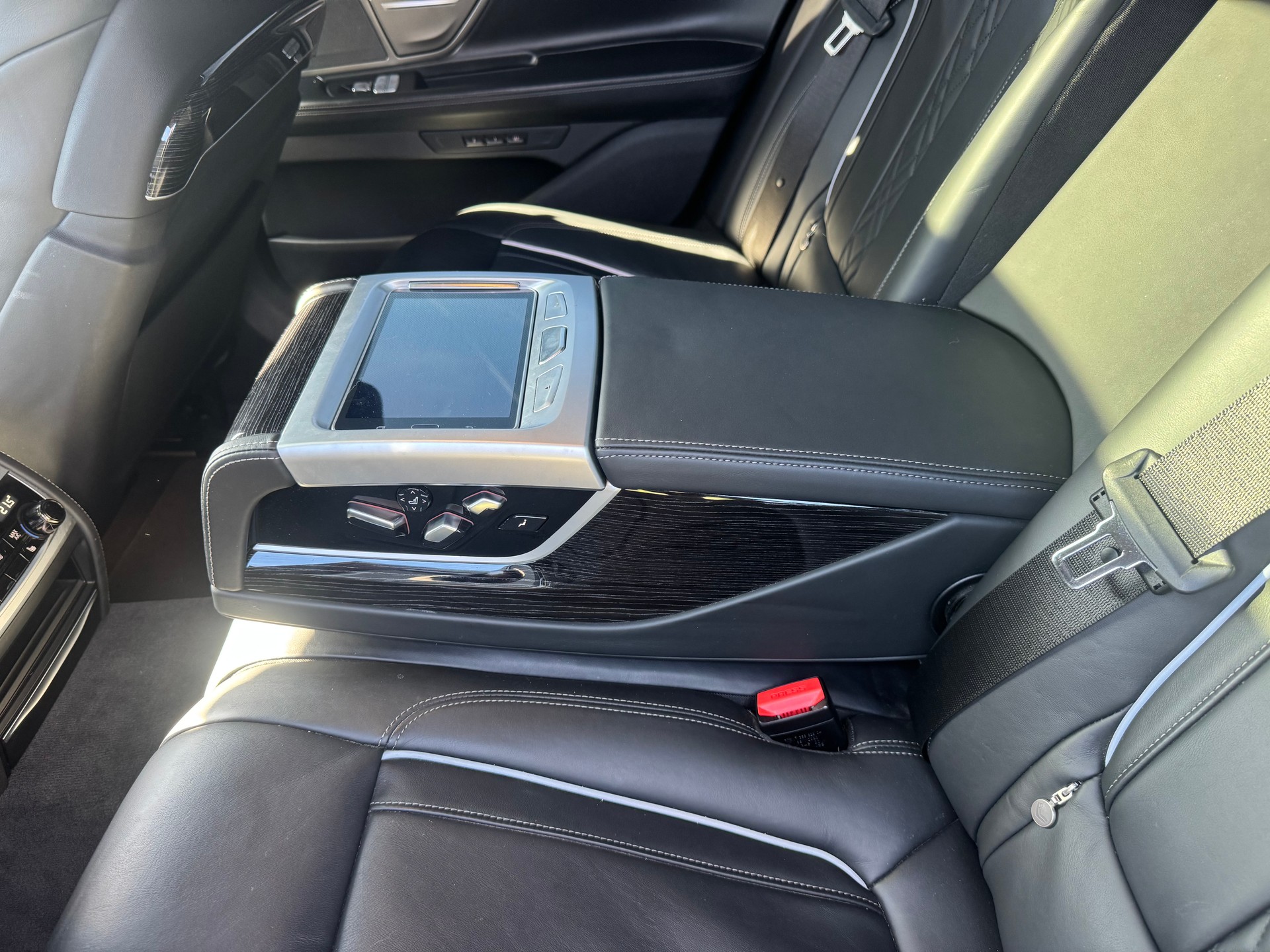 BMW 730d xDrive 48V M Sport Steptronic-image-15