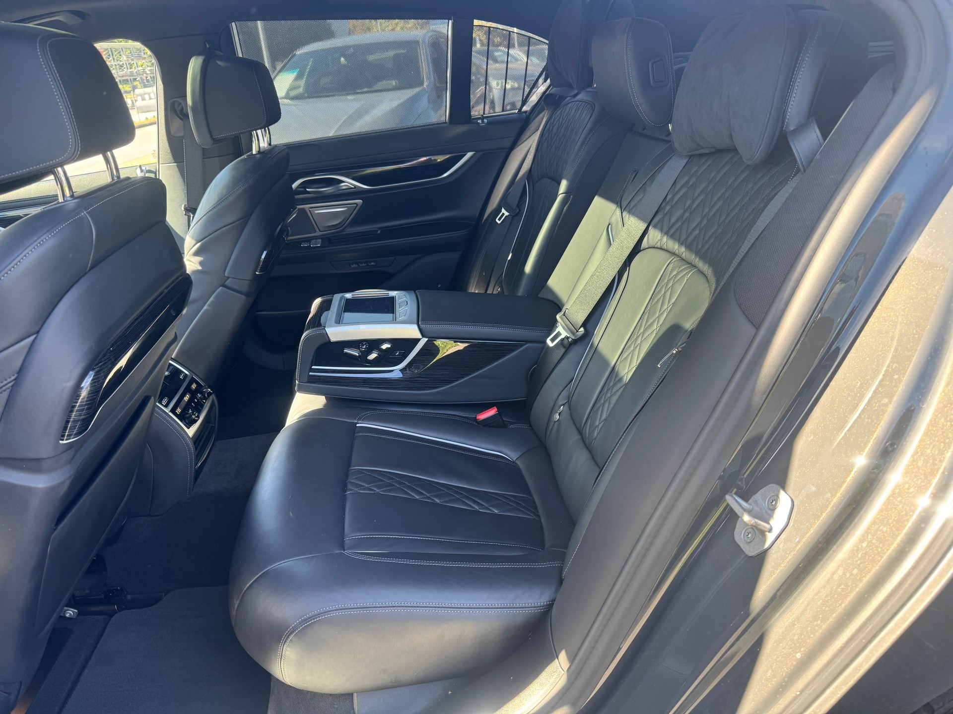 BMW 730d xDrive 48V M Sport Steptronic-image-14