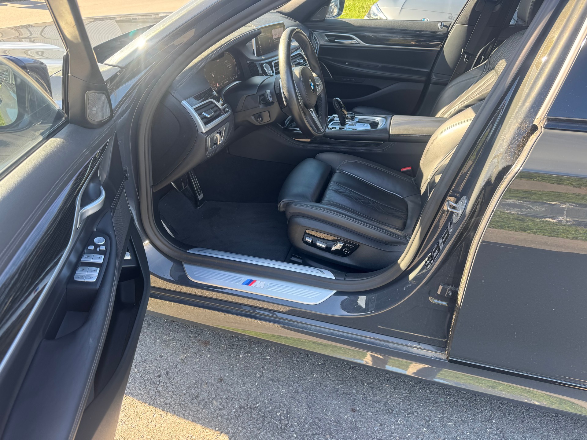 BMW 730d xDrive 48V M Sport Steptronic-image-18