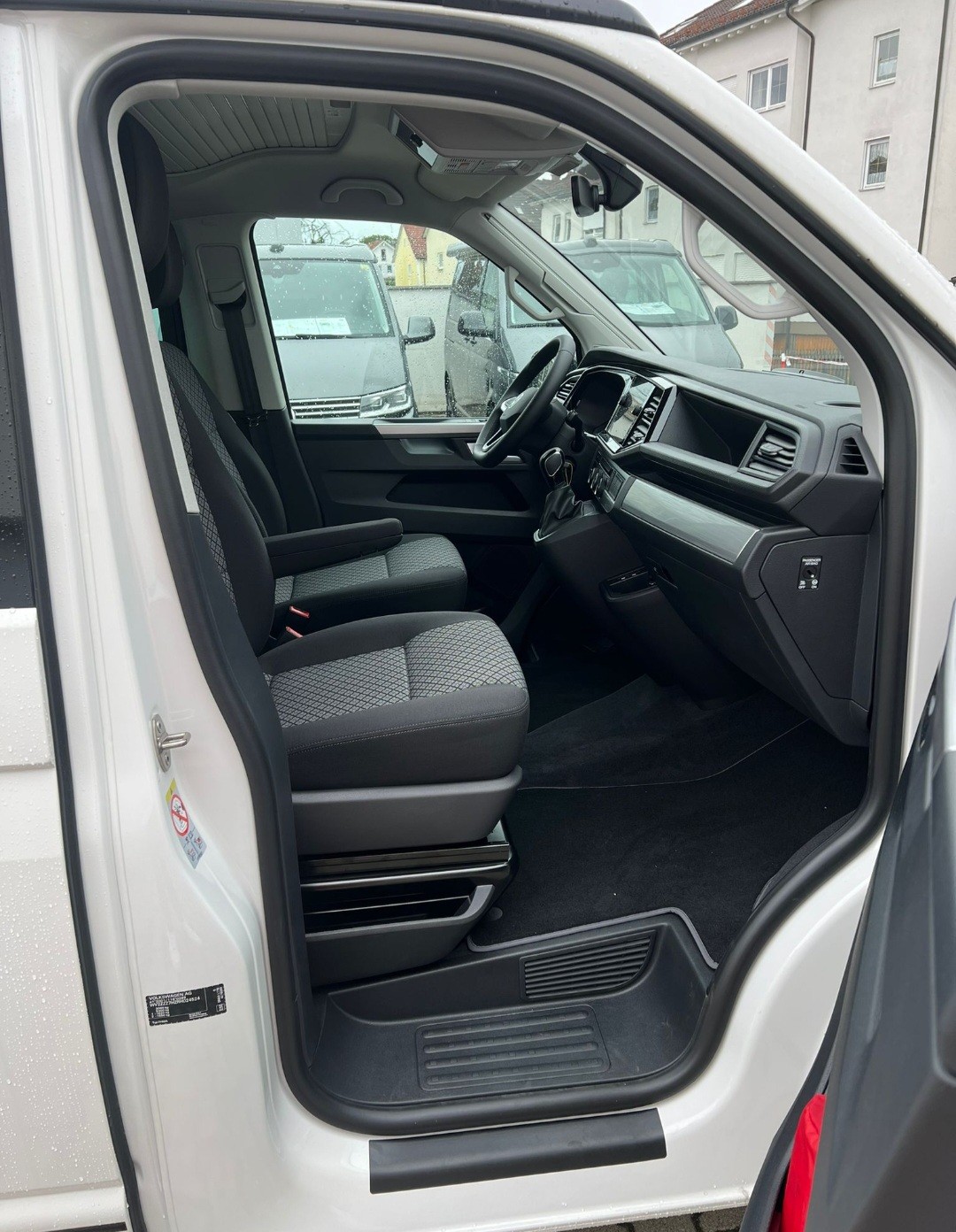 VW T6.1 California 2.0 TDI Beach EDITION-image-10