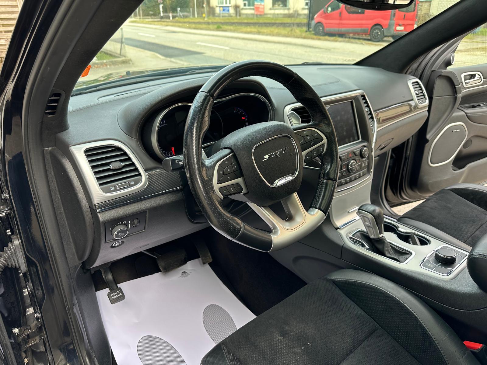 JEEP Grand Cherokee 6.4 V8 HEMI SRT8 Automatic-image-9