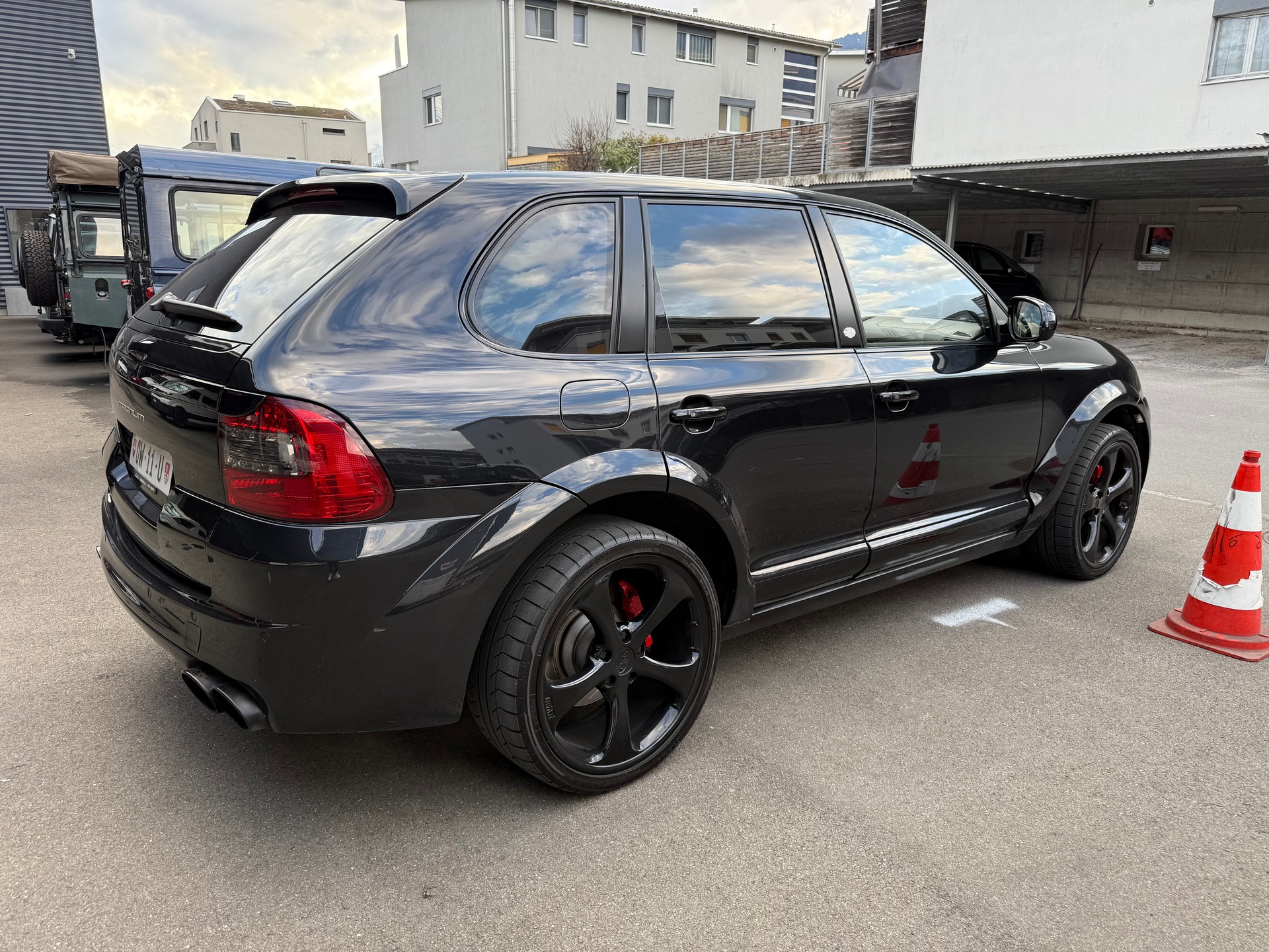 PORSCHE Cayenne Turbo S-image-5