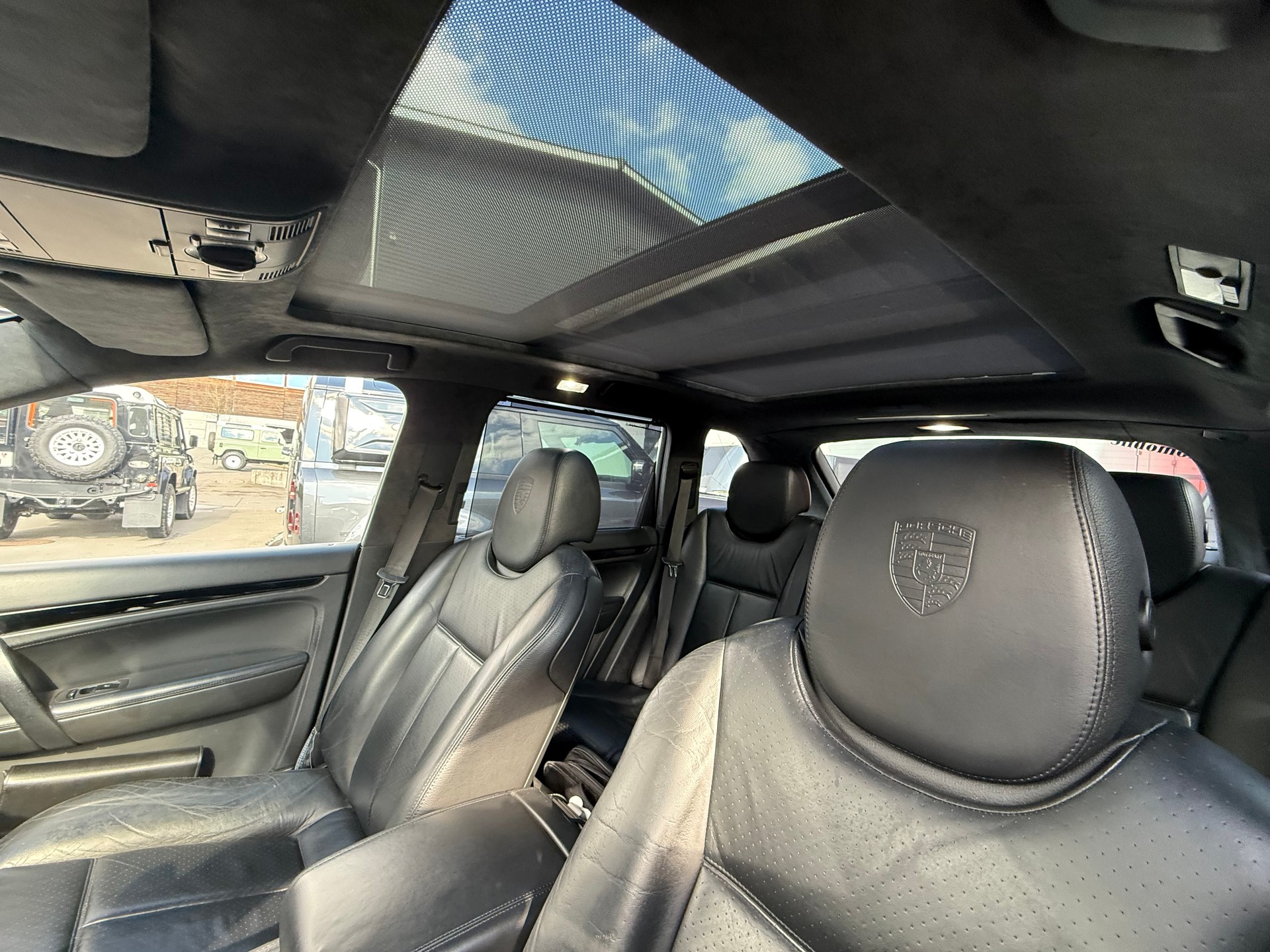 PORSCHE Cayenne Turbo S-image-14