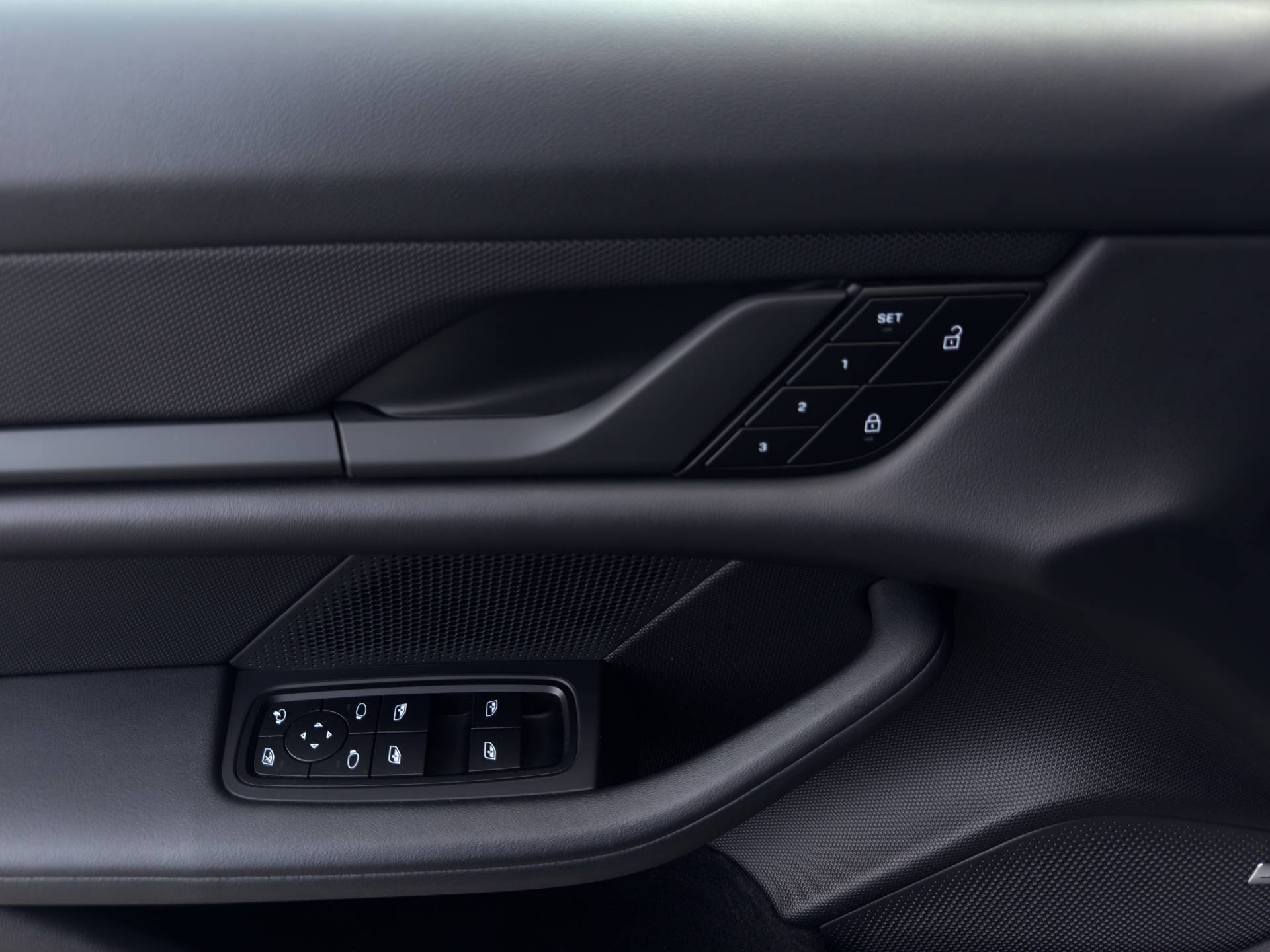 PORSCHE Taycan 4S mit Performance Batterie Plus-image-10