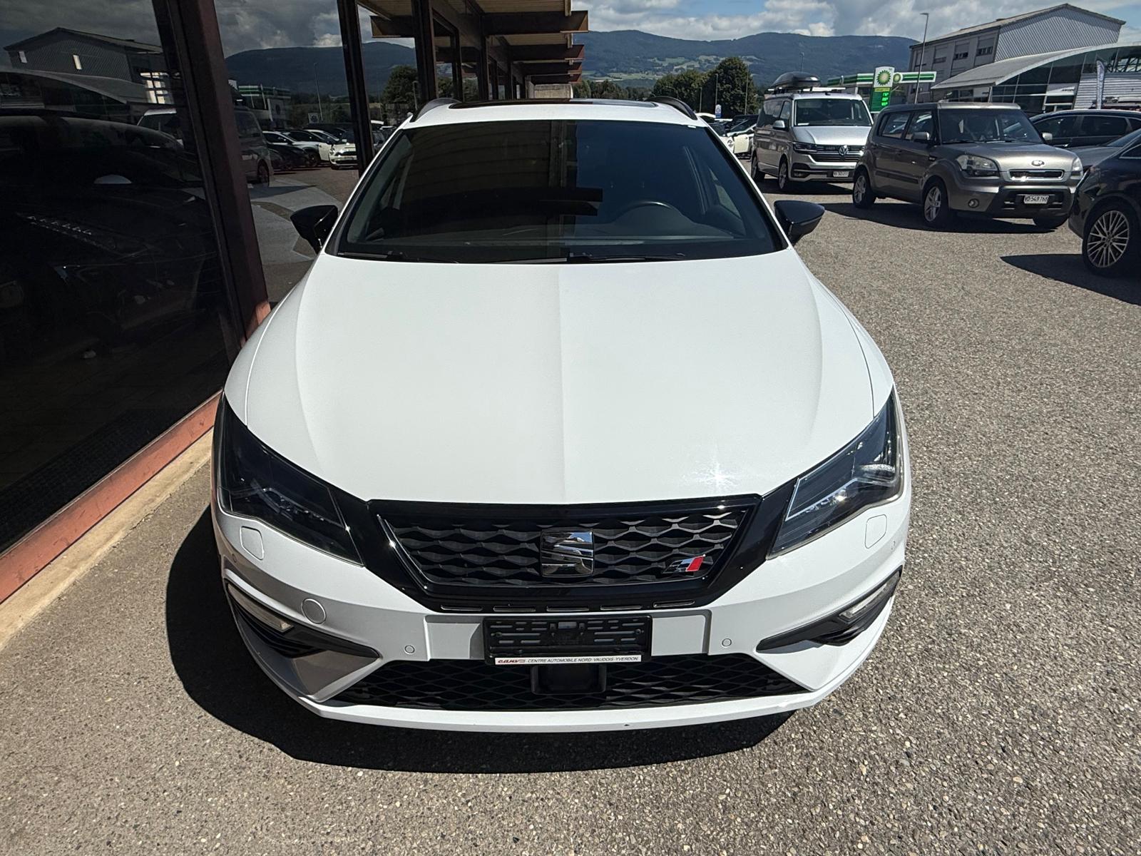 SEAT Leon ST 2.0 TSI Cupra 300 4 Drive DSG-image-2