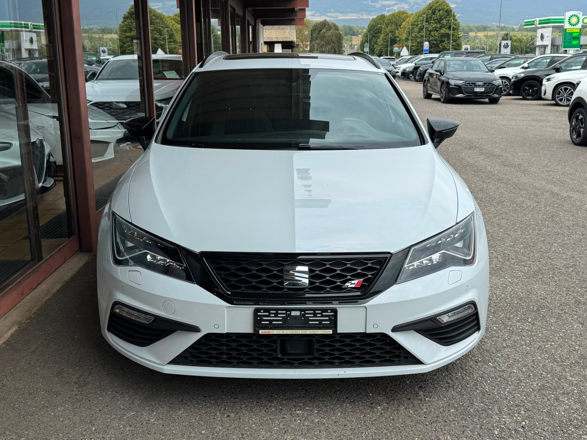 SEAT Leon ST 2.0 TSI Cupra 300 4 Drive DSG-image-2