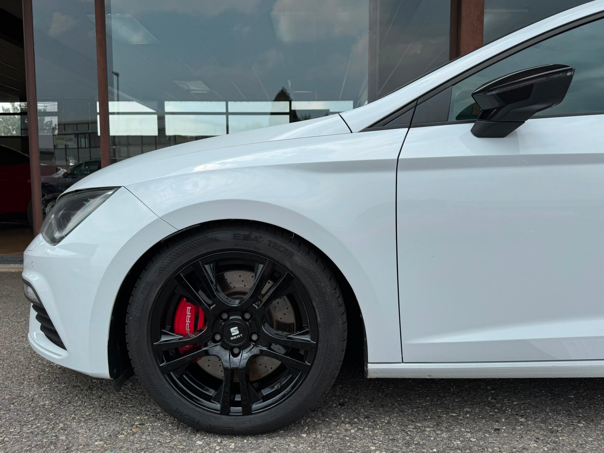 SEAT Leon ST 2.0 TSI Cupra 300 4 Drive DSG-image-5