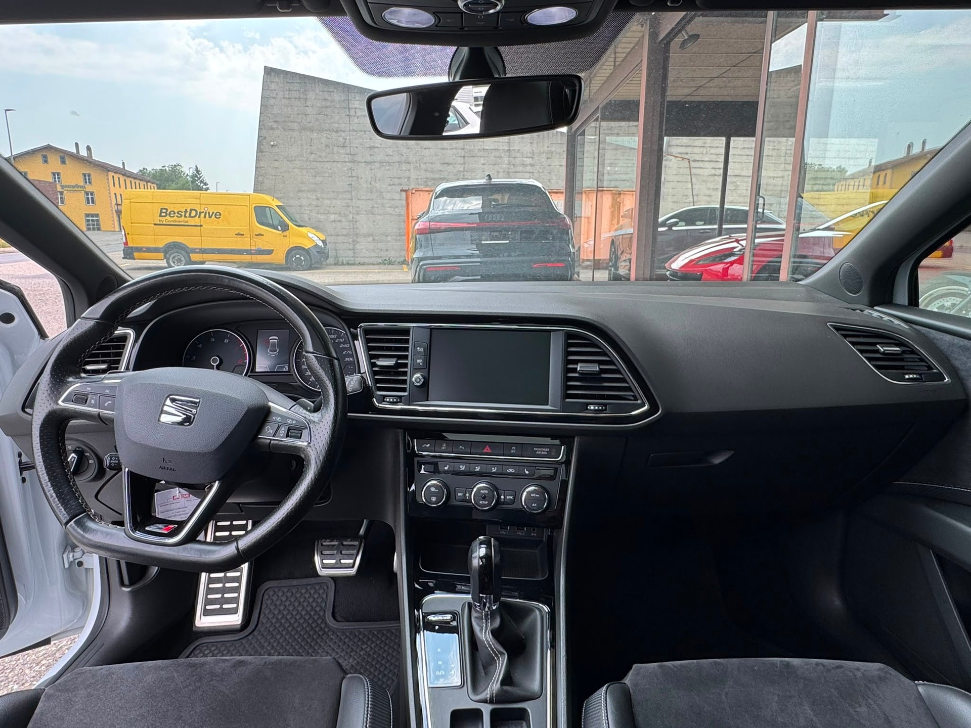 SEAT Leon ST 2.0 TSI Cupra 300 4 Drive DSG-image-8