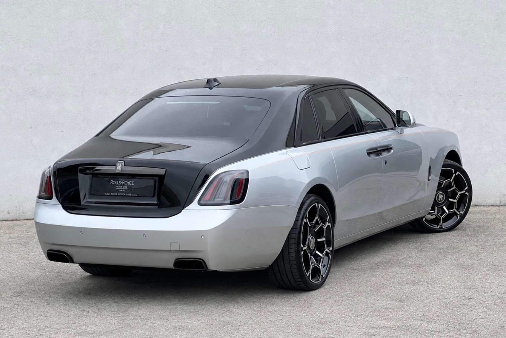 ROLLS-ROYCE Black Badge Ghost-image-1
