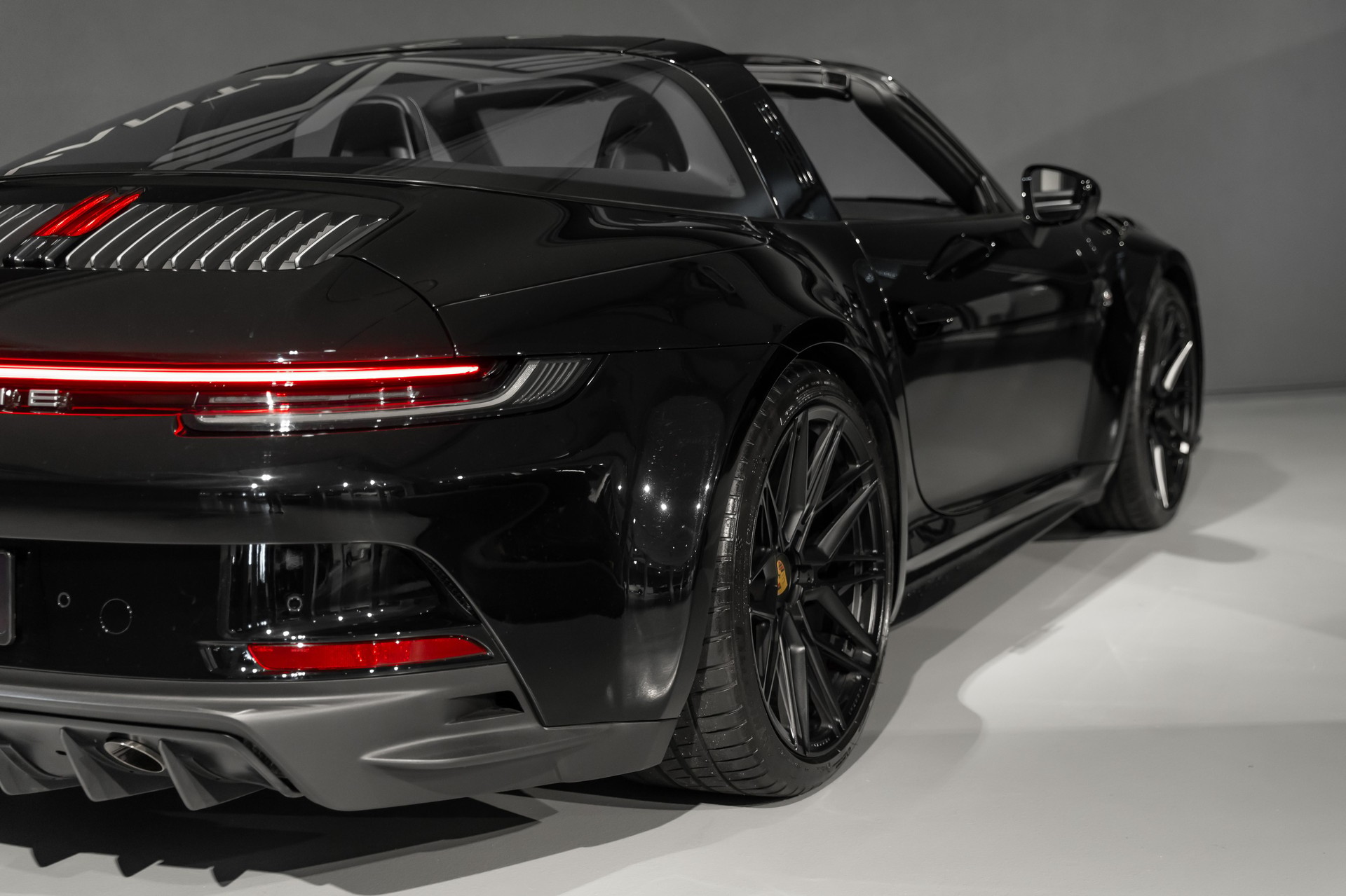 PORSCHE 911 Targa 3.0 Carrera 4S PDK ARES Design-image-11