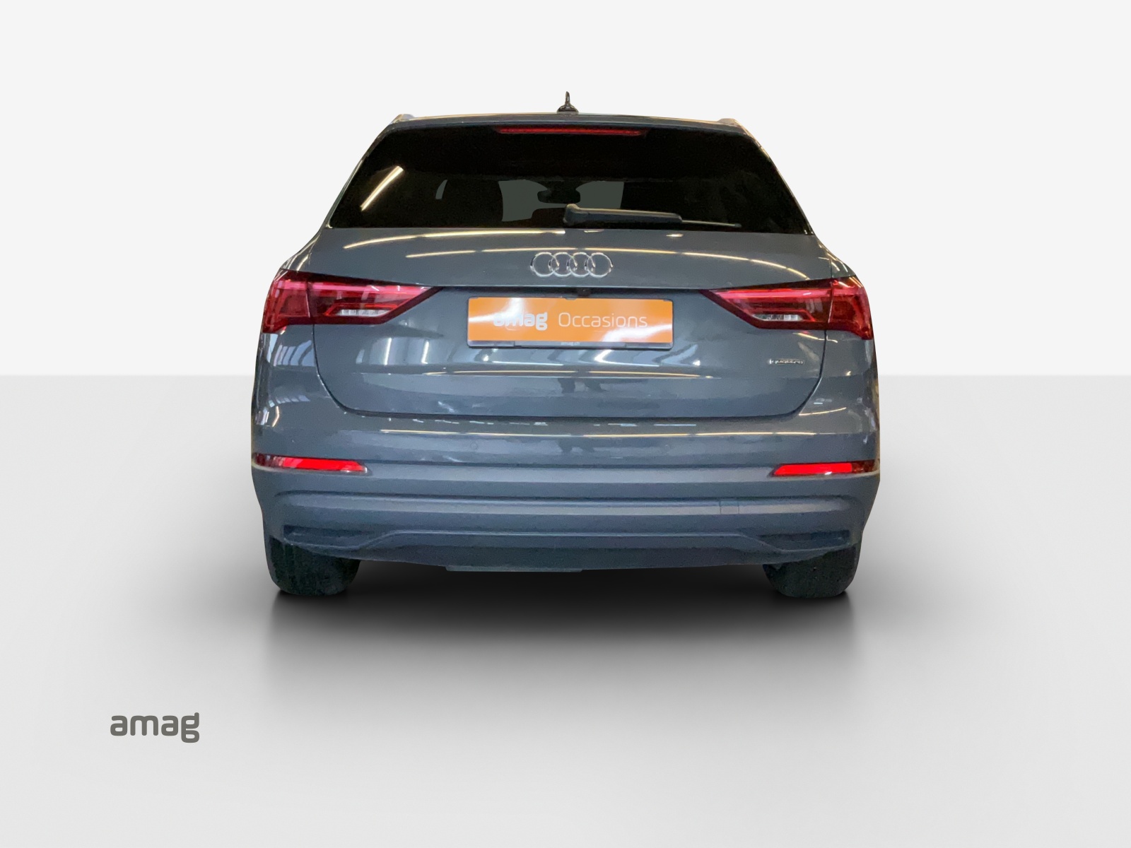AUDI Q3 35 TDI Attraction quattro S-tronic-image-3