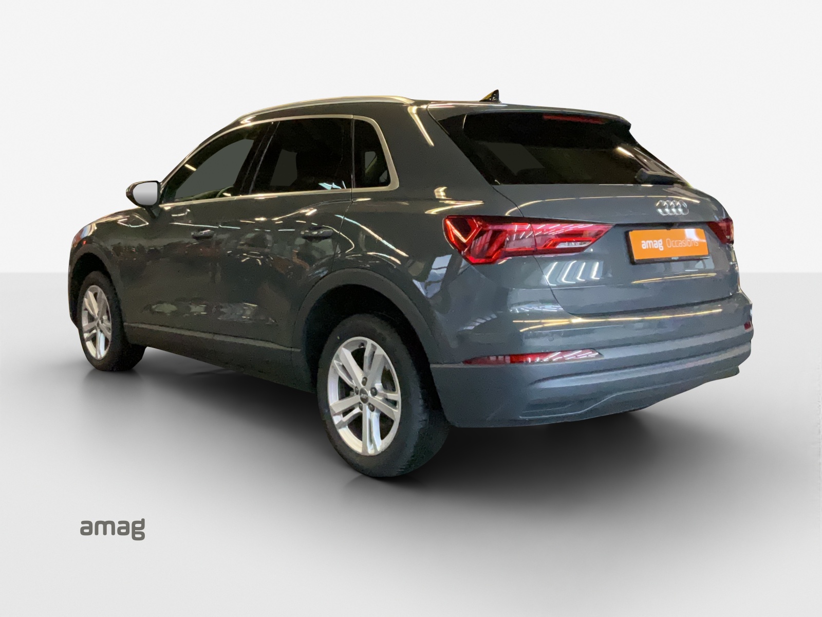 AUDI Q3 35 TDI Attraction quattro S-tronic-image-2