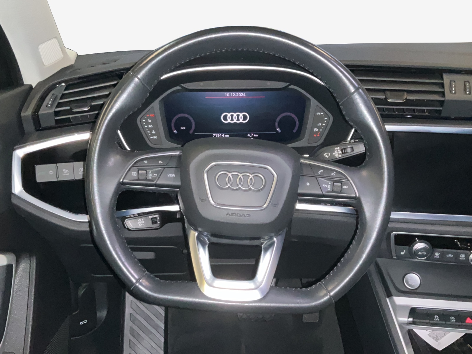 AUDI Q3 35 TDI Attraction quattro S-tronic-image-8