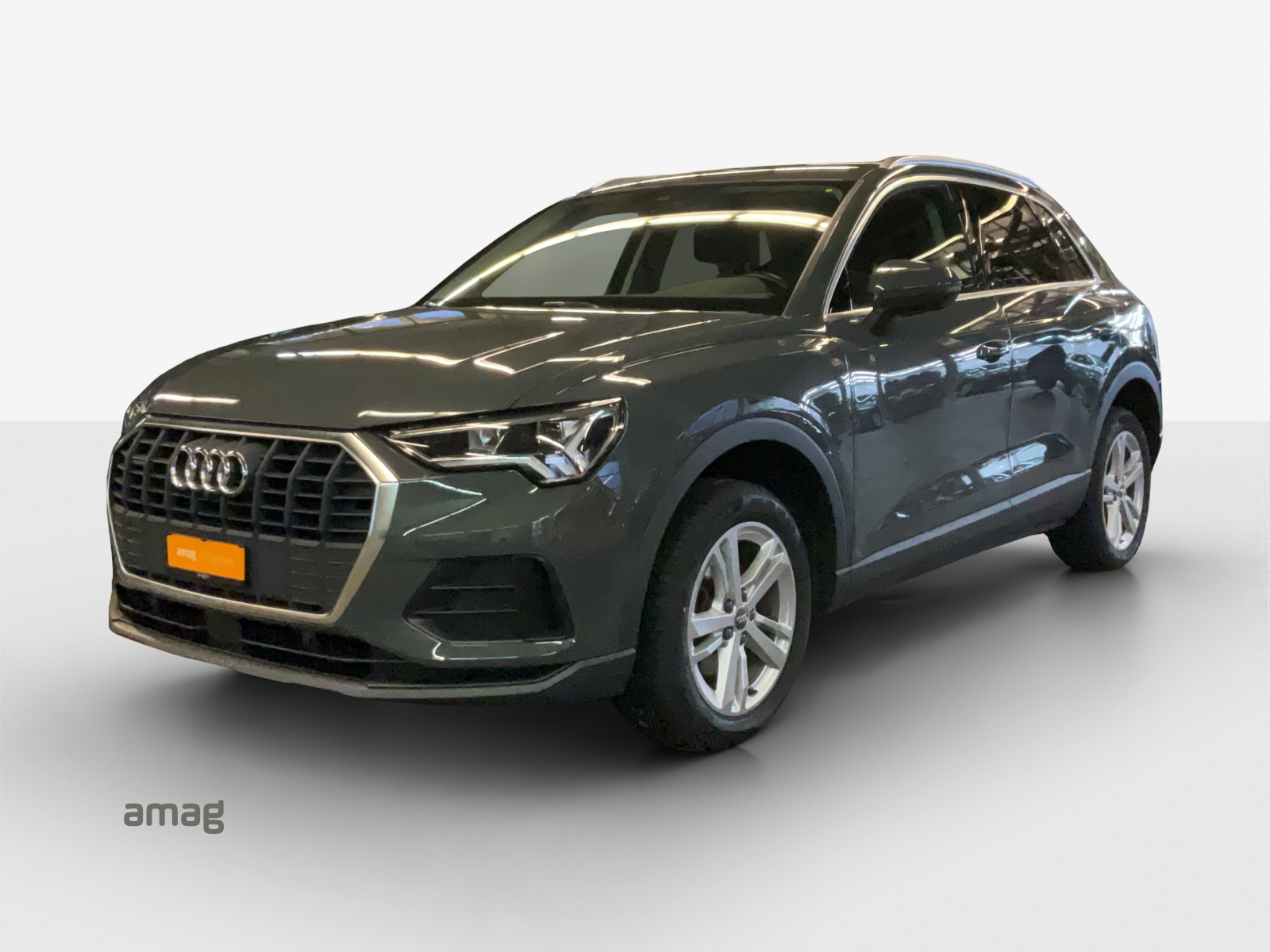 AUDI Q3 35 TDI Attraction quattro S-tronic-image-0