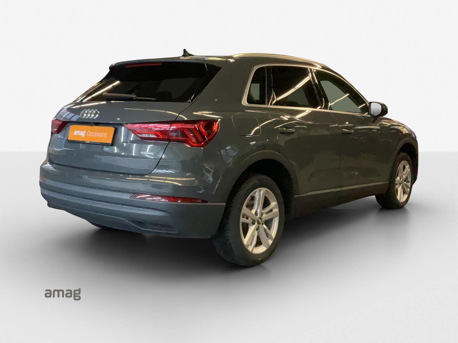 AUDI Q3 35 TDI Attraction quattro S-tronic-image-4