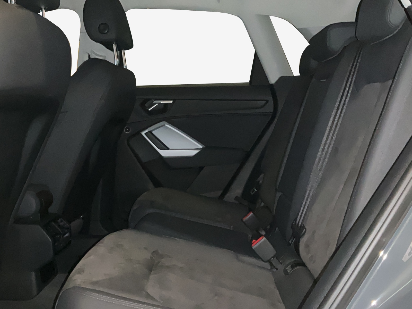 AUDI Q3 35 TDI Attraction quattro S-tronic-image-11