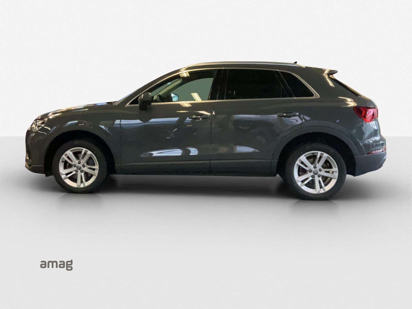 AUDI Q3 35 TDI Attraction quattro S-tronic-image-1